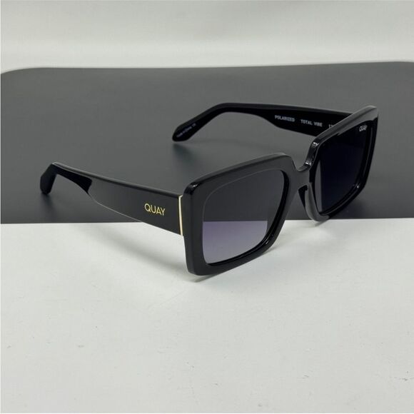 QUAY Total Vibe Sunglasses Black Frame Smoke Lens Square Mini NWT - Picture 4 of 6